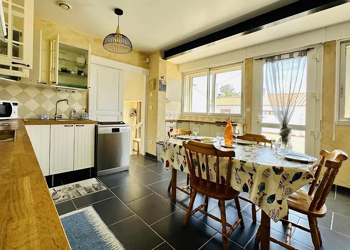 度假居 Maison De Au Calme Quartier De La Chaume 5 Pers 莱萨布勒-多洛讷